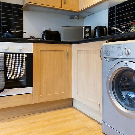 1-Bedroom Apartment With Balcony, Hoddesdon Esterno foto