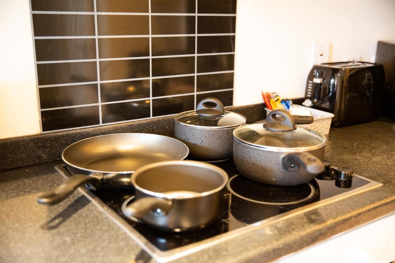 1-Bedroom Apartment With Balcony, Hoddesdon Esterno foto