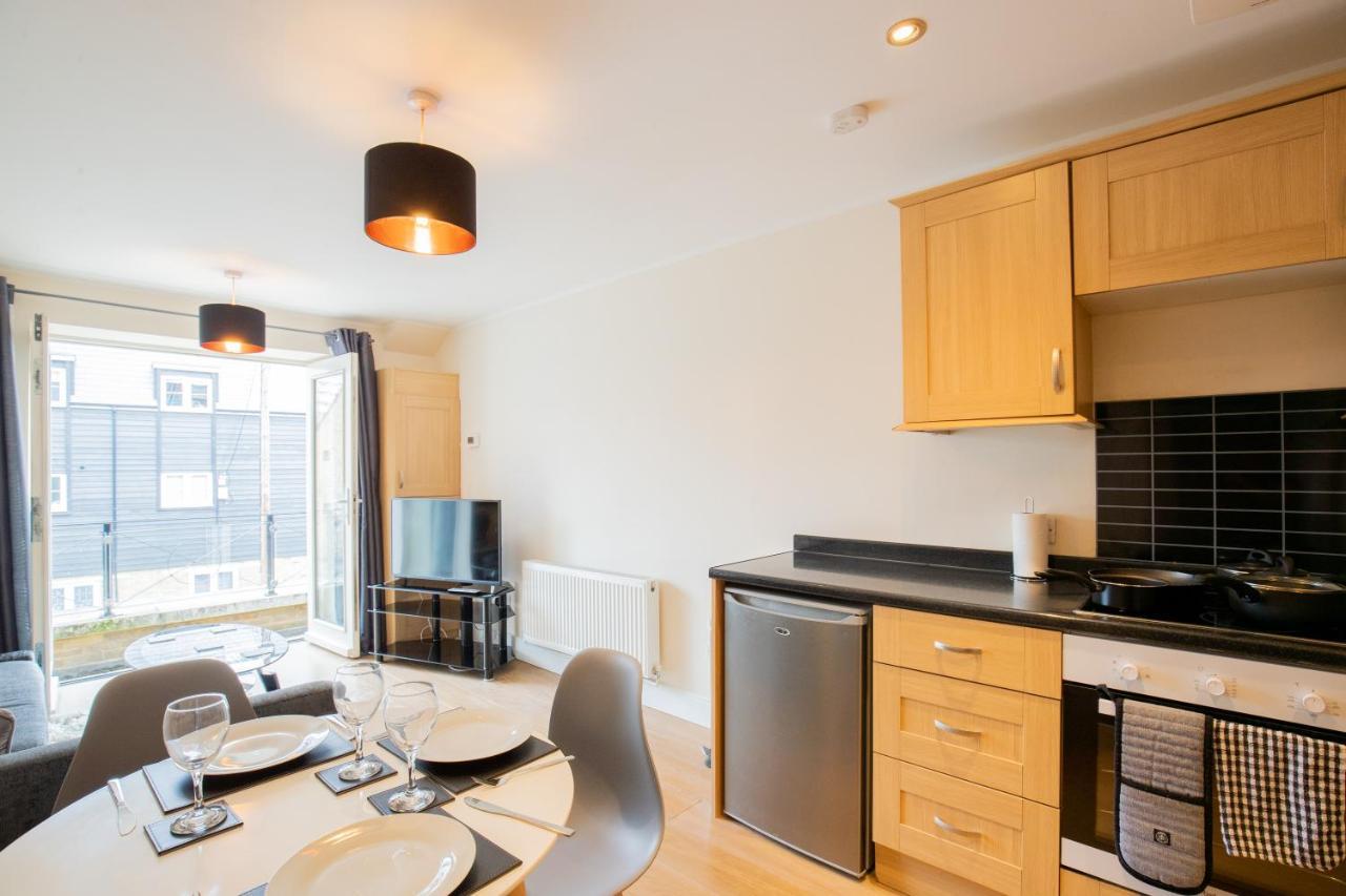 1-Bedroom Apartment With Balcony, Hoddesdon Esterno foto