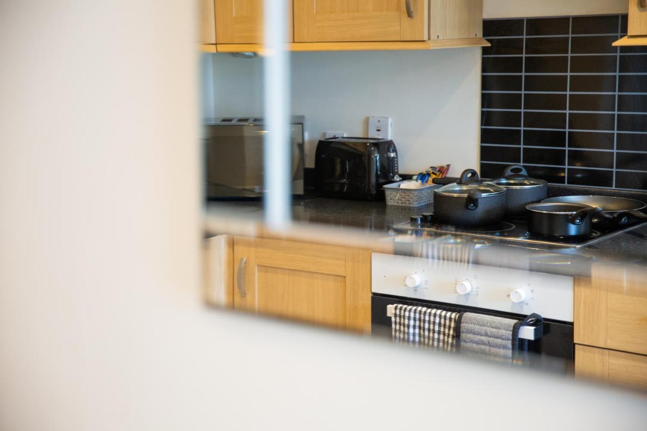 1-Bedroom Apartment With Balcony, Hoddesdon Esterno foto