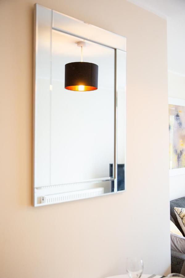 1-Bedroom Apartment With Balcony, Hoddesdon Esterno foto